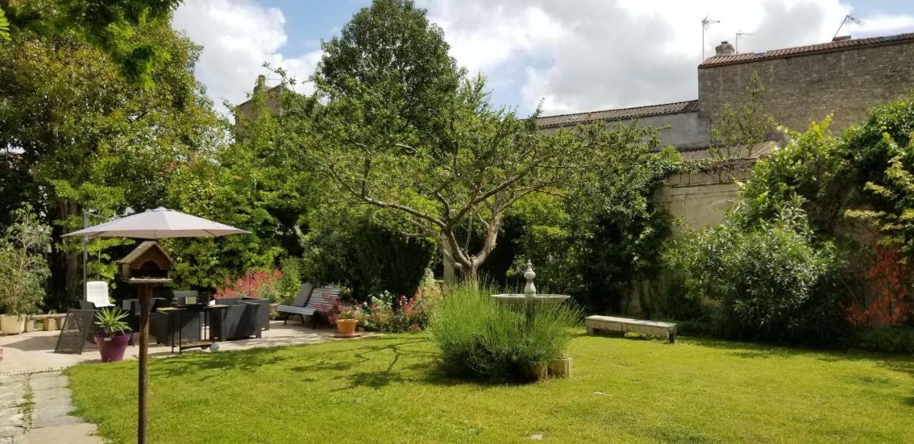 La Maison Blanche Blaye Exterior photo